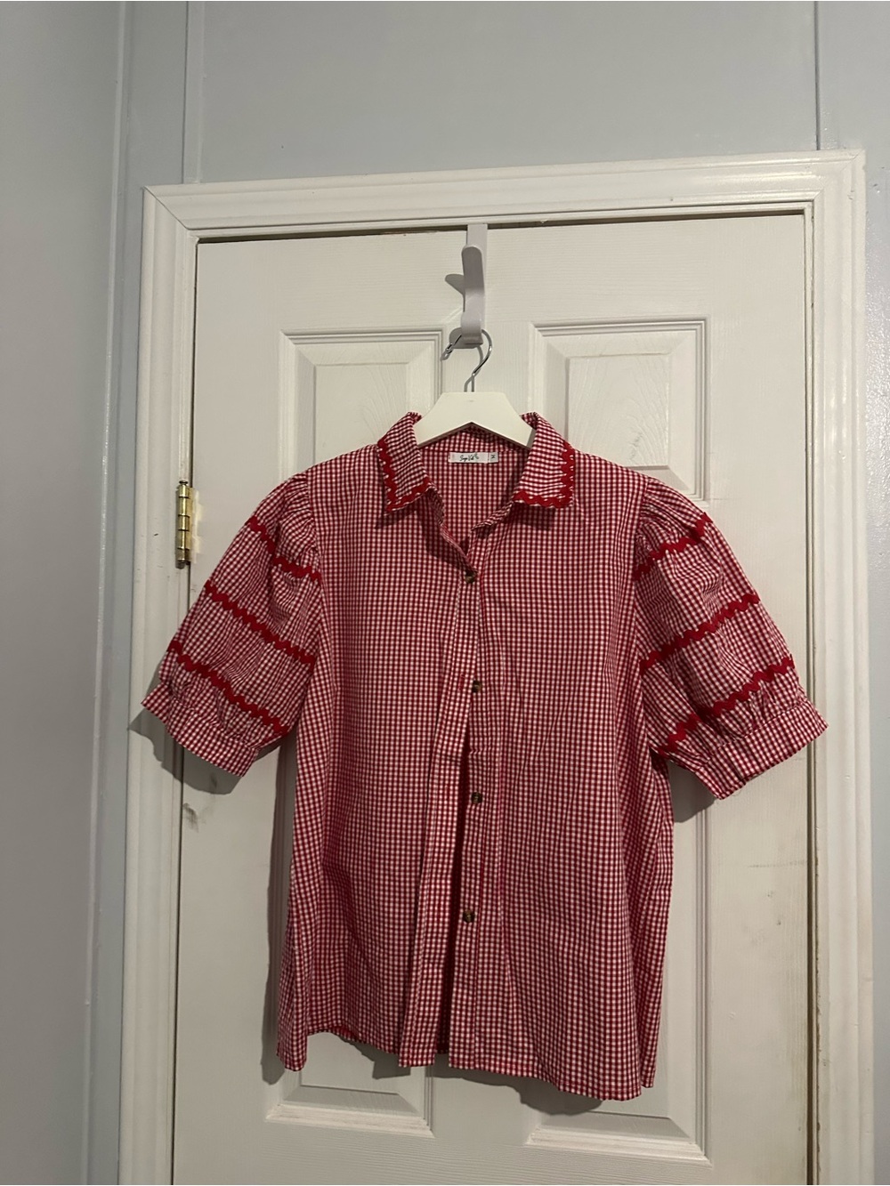 Red Gingham Short-Sleeve Button-Up Shirt size M